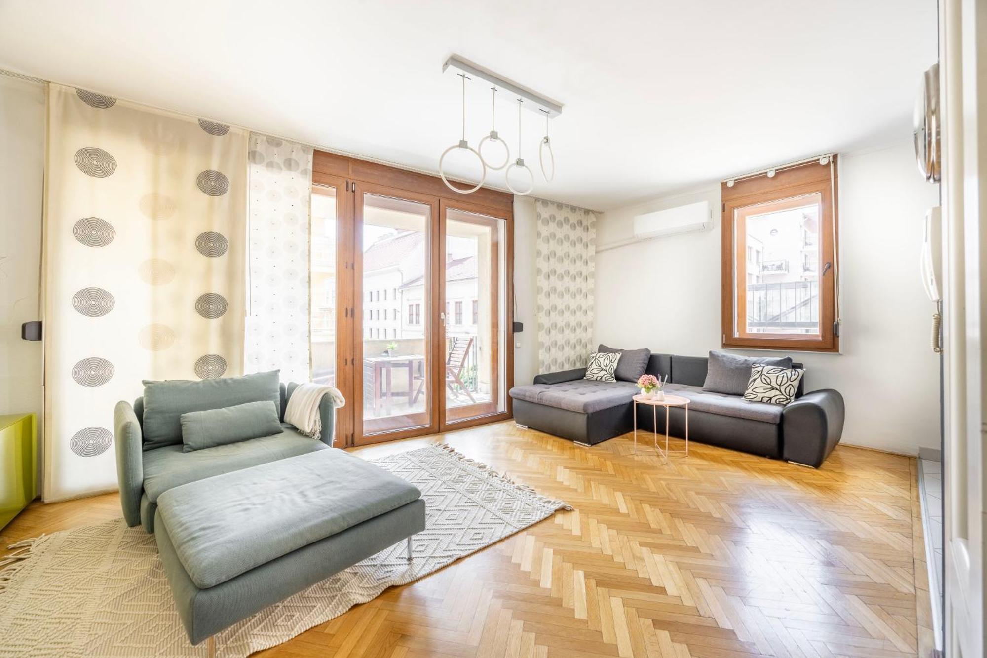 Apartament Deluxe Downtown W' Balcony In The Heart Of