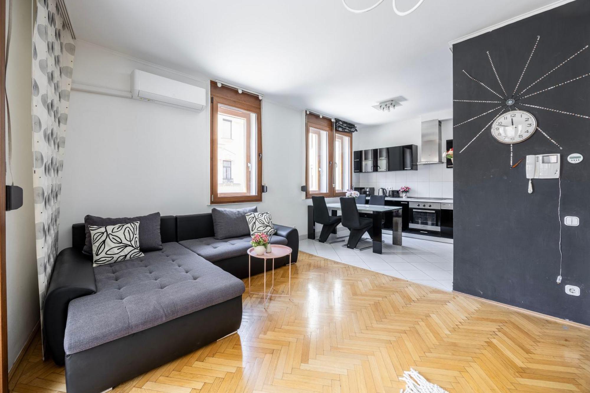 Apartament Deluxe Downtown W' Balcony In The Heart Of